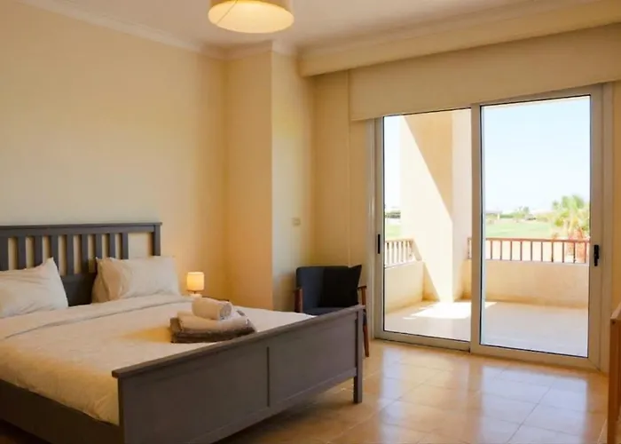 The Spacious Sea & Golf Retreat شقة الغردقة