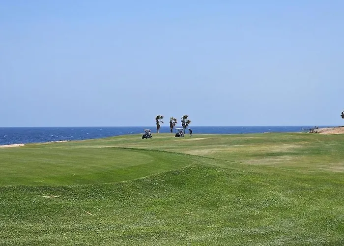The Spacious Sea & Golf Retreat